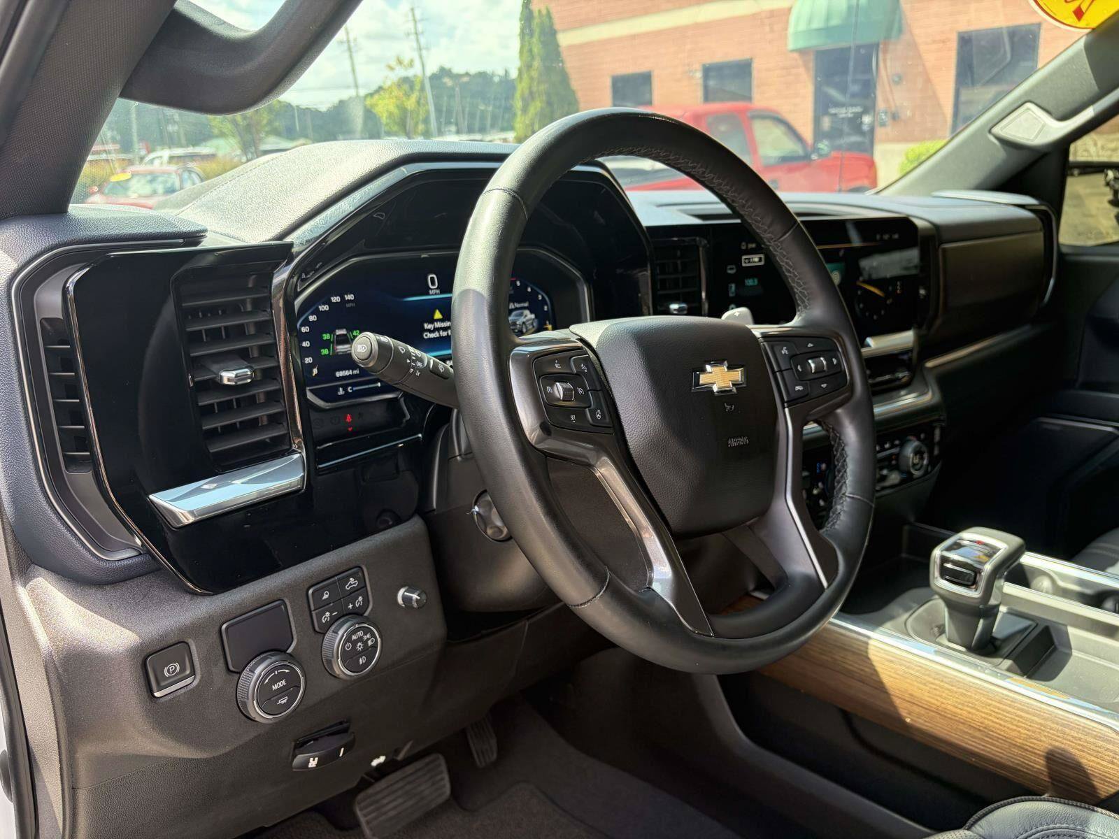 Used 2023 Chevrolet Silverado 1500 High Country RWD image 8