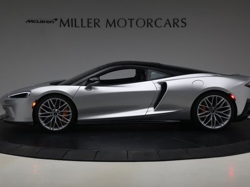 Used 2023 McLaren GT image 3