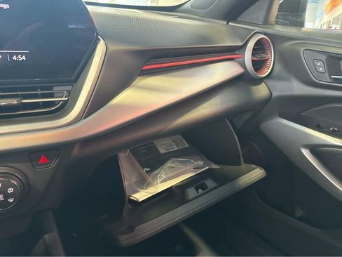 Used 2025 Chevrolet Trax RS FWD image 26