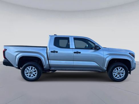Used 2025 Toyota Tacoma SR image 2