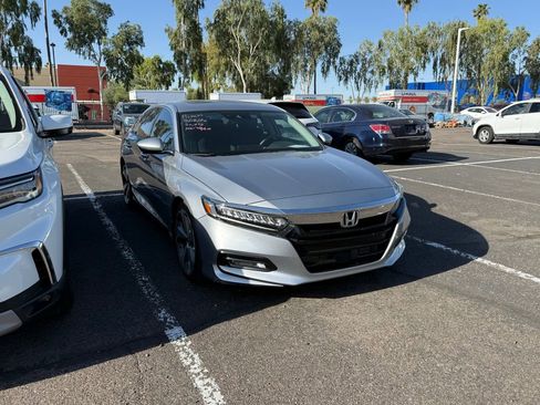Certified 2018 Honda Accord Touring image 3