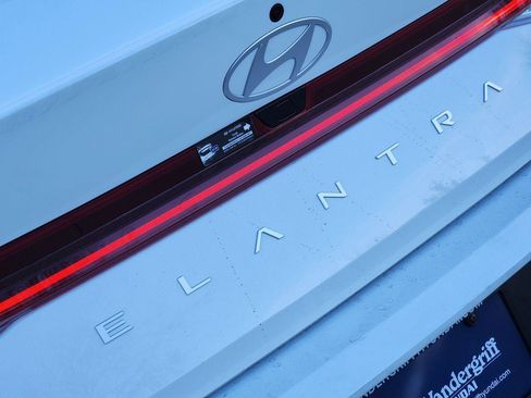 New 2026 Hyundai Elantra Limited FWD image 8