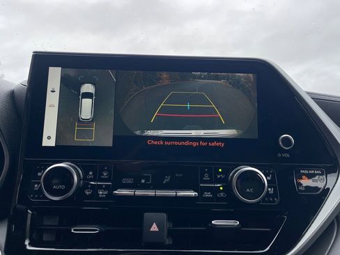 Used 2023 Toyota Highlander Platinum image 6