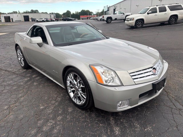 Used 2007 Cadillac XLR RWD image 7