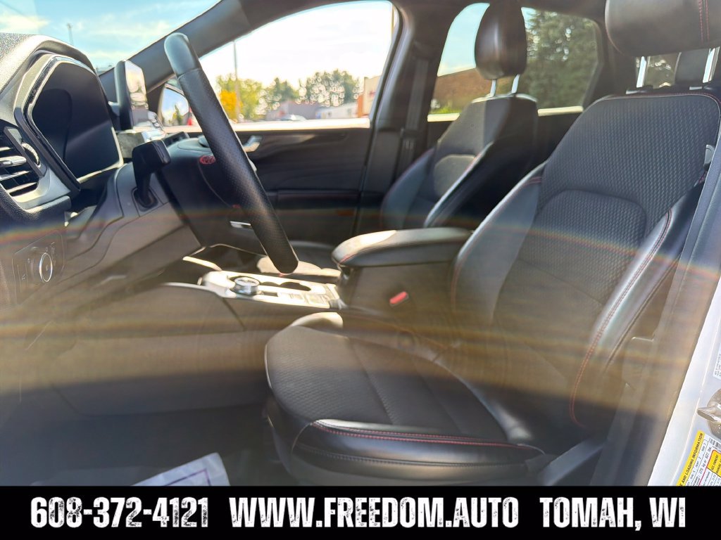 Used 2025 Ford Escape ST-Line Select AWD/4WD image 24