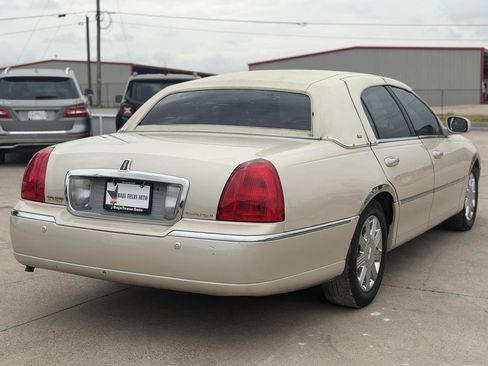 Used 2003 Lincoln Town Car Cartier RWD image 6
