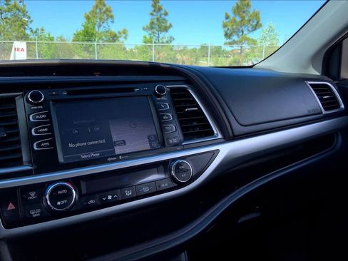 Used 2015 Toyota Highlander XLE image 35