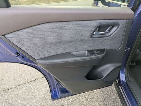 Used 2023 Nissan Rogue SV image 24