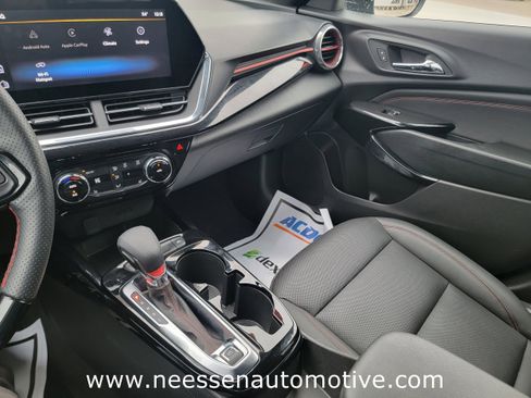 Used 2025 Chevrolet Trax RS image 25