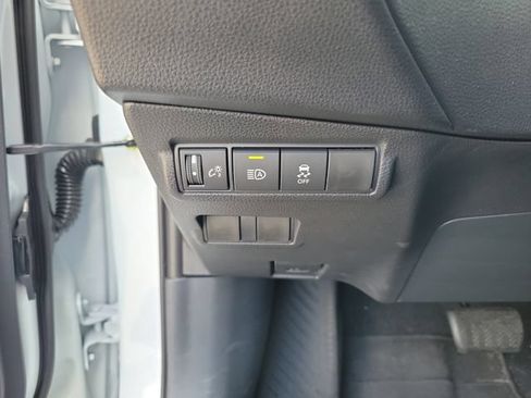 Used 2026 Toyota Corolla Cross LE FWD image 16