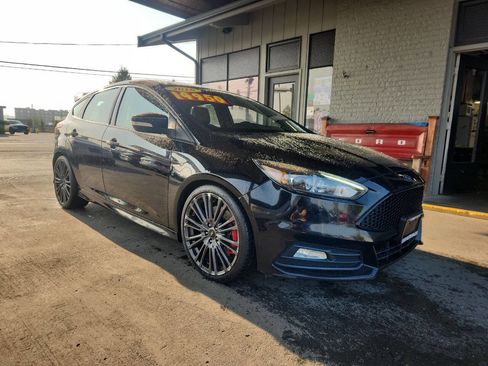 Used 2016 Ford Focus ST w/ Equipment Group 401A image 1