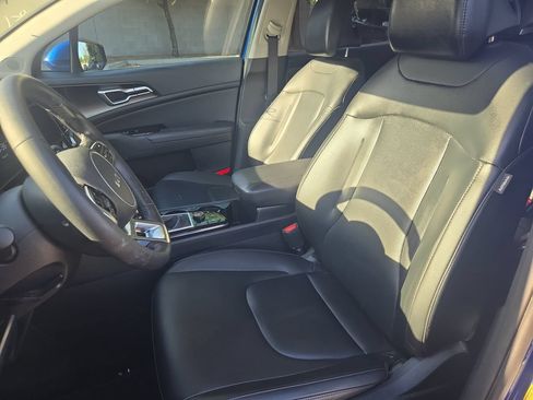 Used 2025 Kia Sportage EX FWD image 14