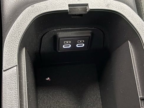 Used 2025 Toyota RAV4 LE image 27