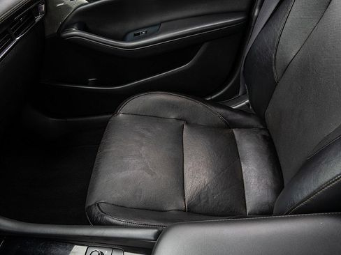 Used 2019 MAZDA MAZDA3 Hatchback w/ Premium Package image 30