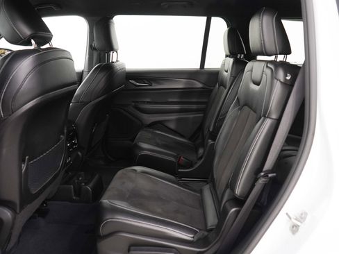 Used 2023 Jeep Grand Cherokee L Laredo image 16