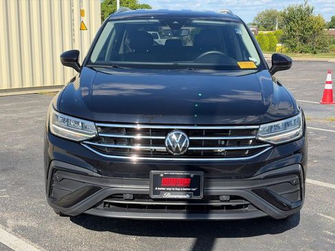 Used 2022 Volkswagen Tiguan SE AWD/4WD image 2