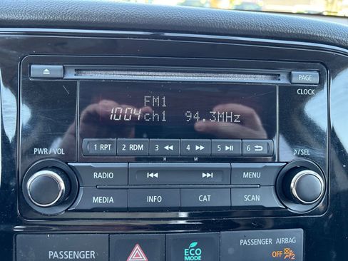 Used 2016 Mitsubishi Outlander ES image 28