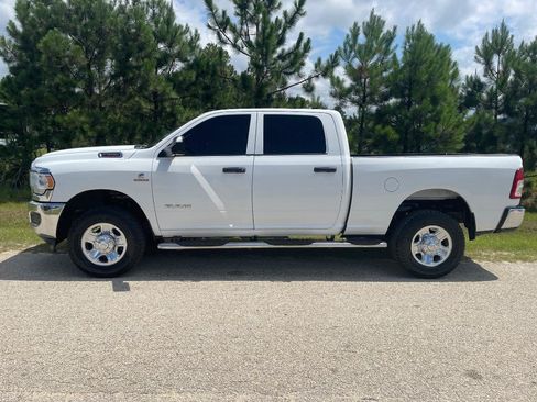 Used 2022 RAM 2500 Tradesman w/ Chrome Appearance Group AWD/4WD image 4
