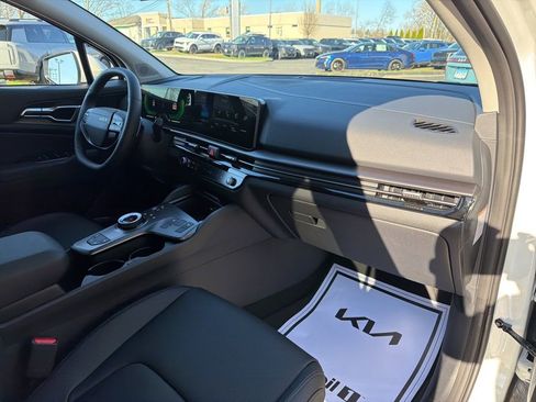 New 2026 Kia Sportage EX AWD/4WD image 13
