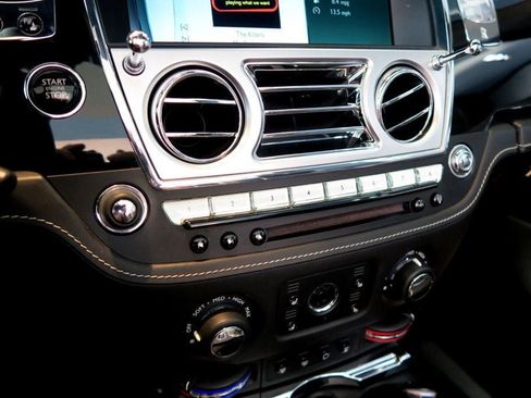 Used 2017 Rolls-Royce Dawn image 19