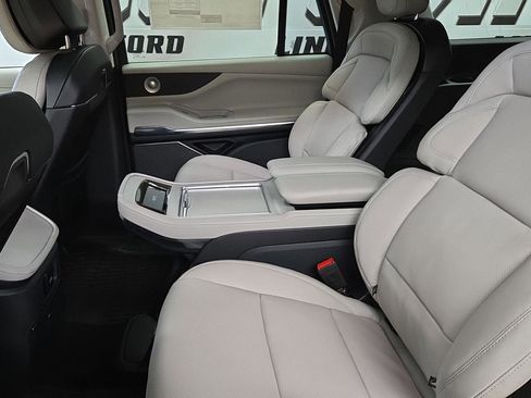 New 2025 Lincoln Navigator L Reserve image 7