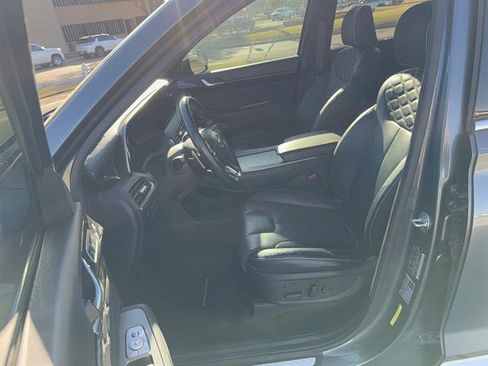 Used 2022 Hyundai Palisade Calligraphy image 8