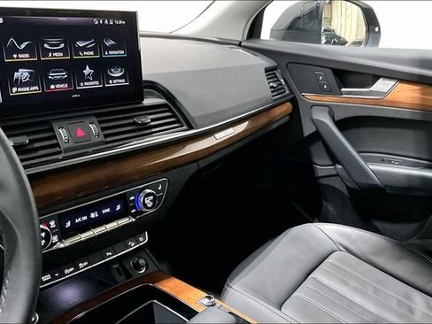 Certified 2023 Audi Q5 2.0T Premium w/ Convenience Package image 6