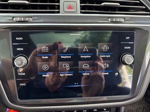 Used 2023 Volkswagen Tiguan SE R-Line image 63