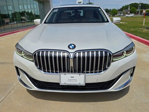Used 2021 BMW 740i w/ Premium Package image 8