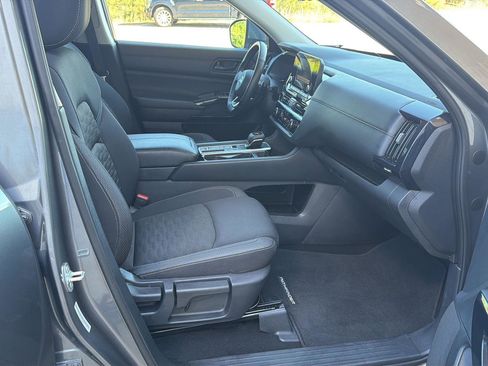 Used 2025 Nissan Pathfinder SV FWD image 14