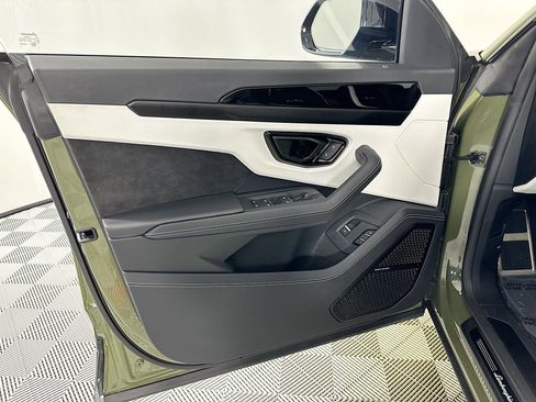 Used 2024 Lamborghini Urus S image 15