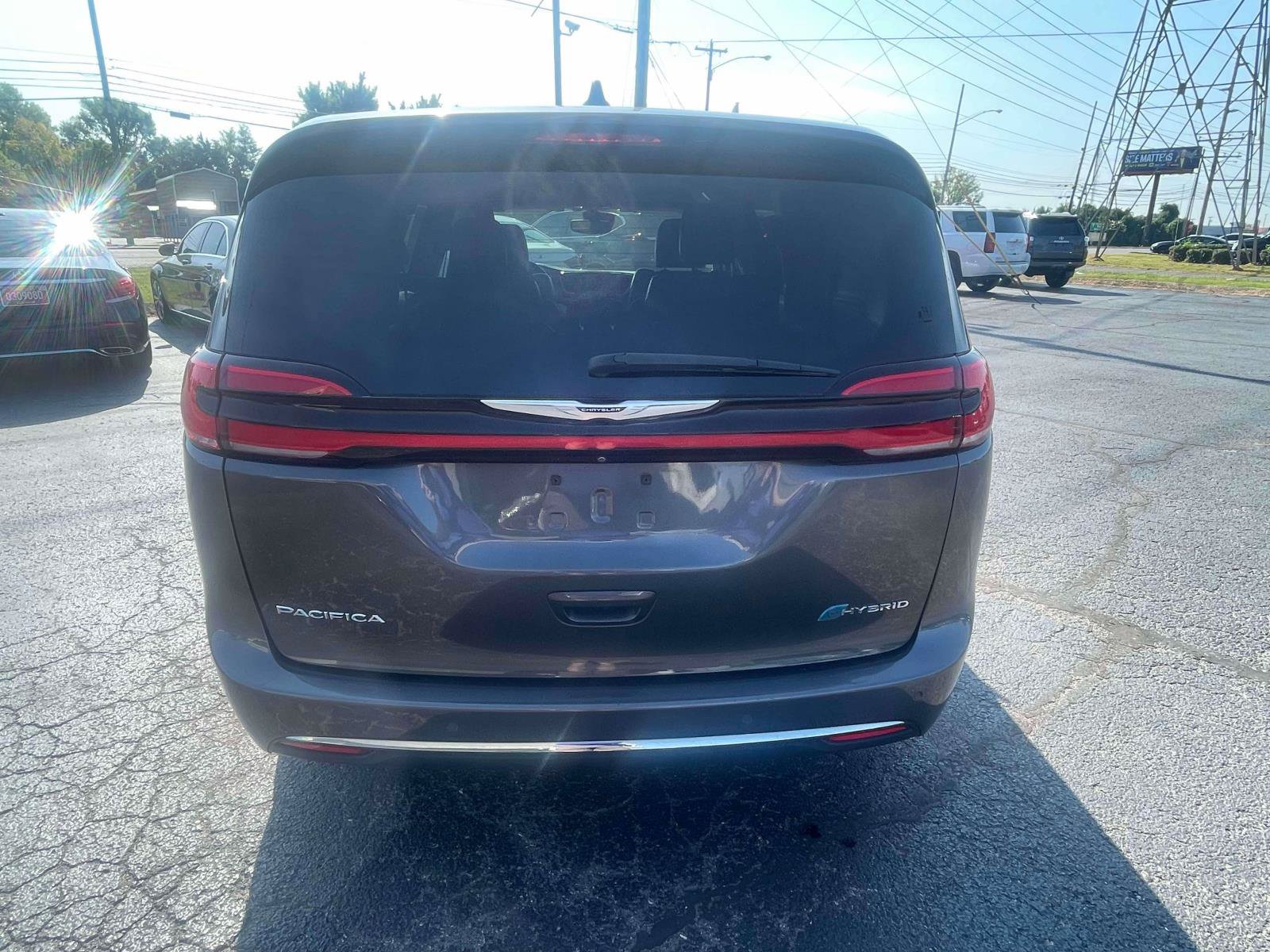 Used 2022 Chrysler Pacifica Touring-L w/ Uconnect Theater Family Group FWD image 7