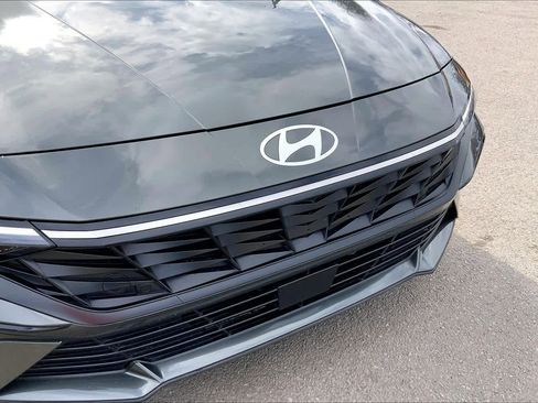 Used 2024 Hyundai Elantra SEL w/ Convenience Package image 28