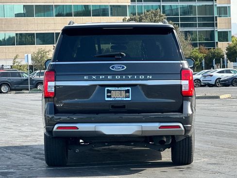 Used 2024 Ford Expedition XLT RWD image 5