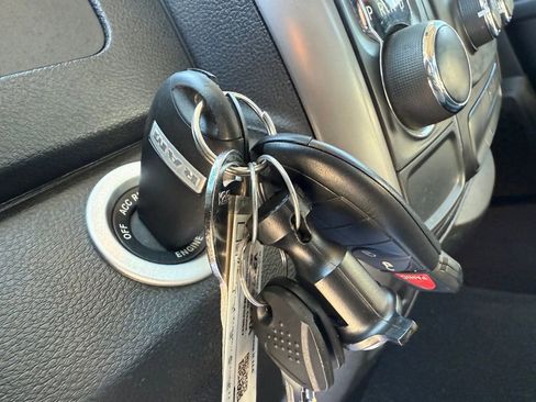 Used 2021 RAM 1500 Classic SLT image 29