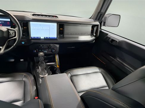 Used 2024 Ford Bronco Badlands w/ Sasquatch Package AWD/4WD image 28