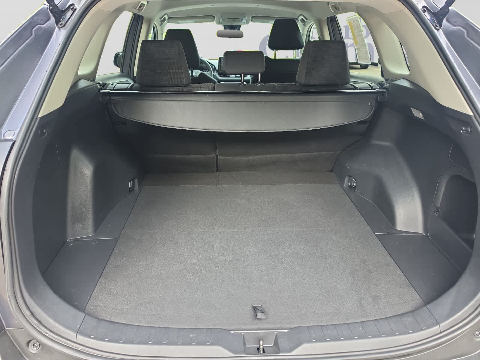 Used 2021 Toyota RAV4 LE AWD/4WD image 4