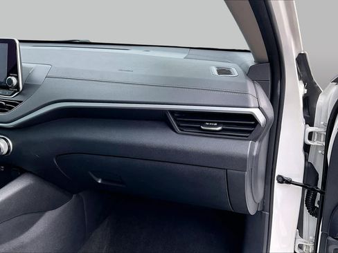 Certified 2022 Nissan Altima 2.5 SV w/ SV Premium Package FWD image 19