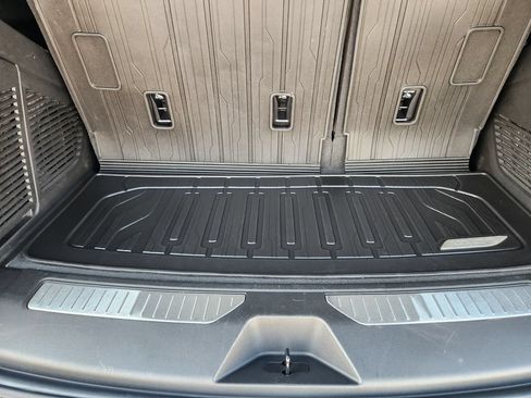 Certified 2025 GMC Yukon Denali Ultimate w/ LPO, Floor Liner Package AWD/4WD image 33