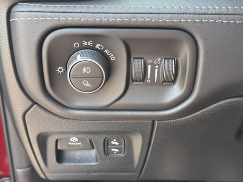 Used 2023 RAM 1500 Limited AWD/4WD image 12
