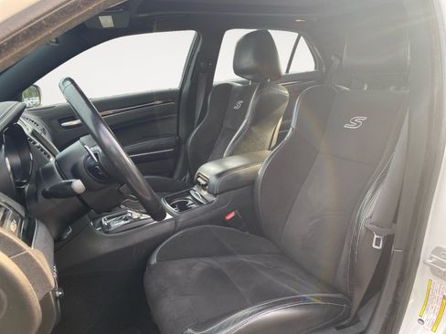 Used 2019 Chrysler 300 S w/ S Model Appearance Package RWD image 10
