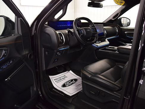 Used 2025 Ford Expedition Tremor AWD/4WD image 15