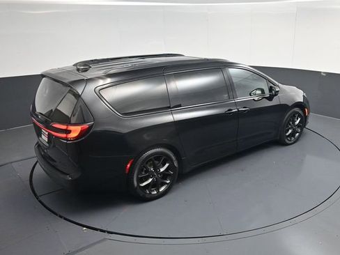 Used 2025 Chrysler Pacifica Limited FWD image 39