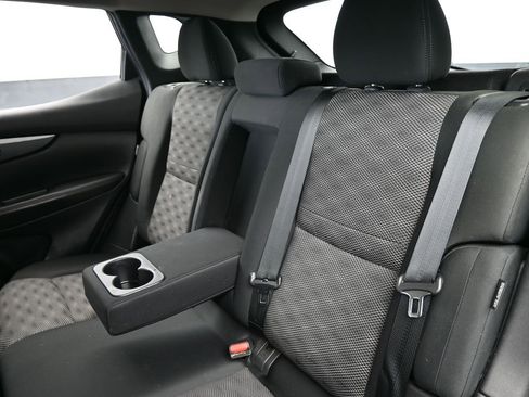 Used 2021 Nissan Rogue Sport SV image 29