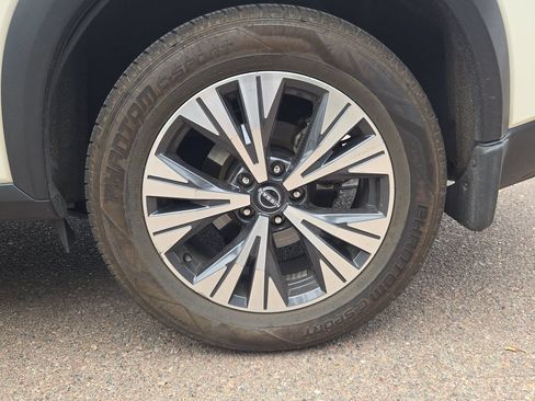 Used 2023 Nissan Rogue SV AWD/4WD image 19