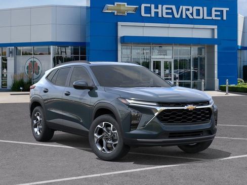 New 2026 Chevrolet Trax LT w/ Sunroof Package FWD image 7