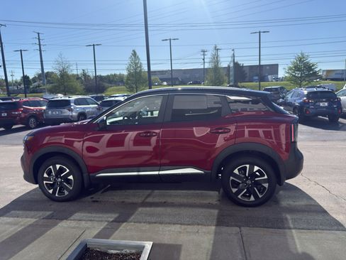 Used 2025 Nissan Kicks SV w/ SV Premium Package AWD/4WD image 5