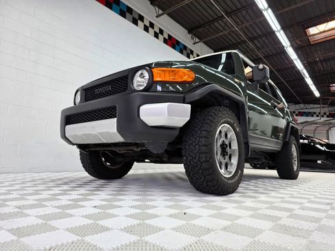 Used 2013 Toyota FJ Cruiser 4WD image 11