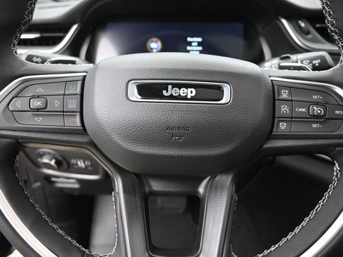 Used 2025 Jeep Grand Cherokee Laredo X w/ Luxury Tech Group I AWD/4WD image 20