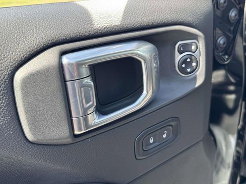 Used 2025 Jeep Wrangler Unlimited Rubicon image 26